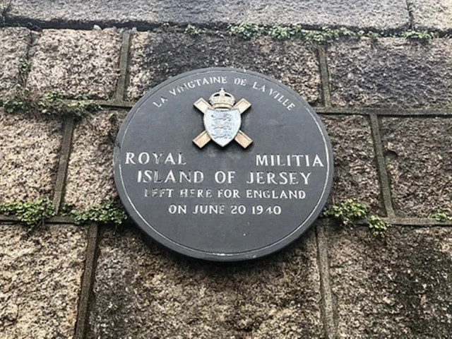 11 Officers and 193 Other Ranks depart on SS Hodder